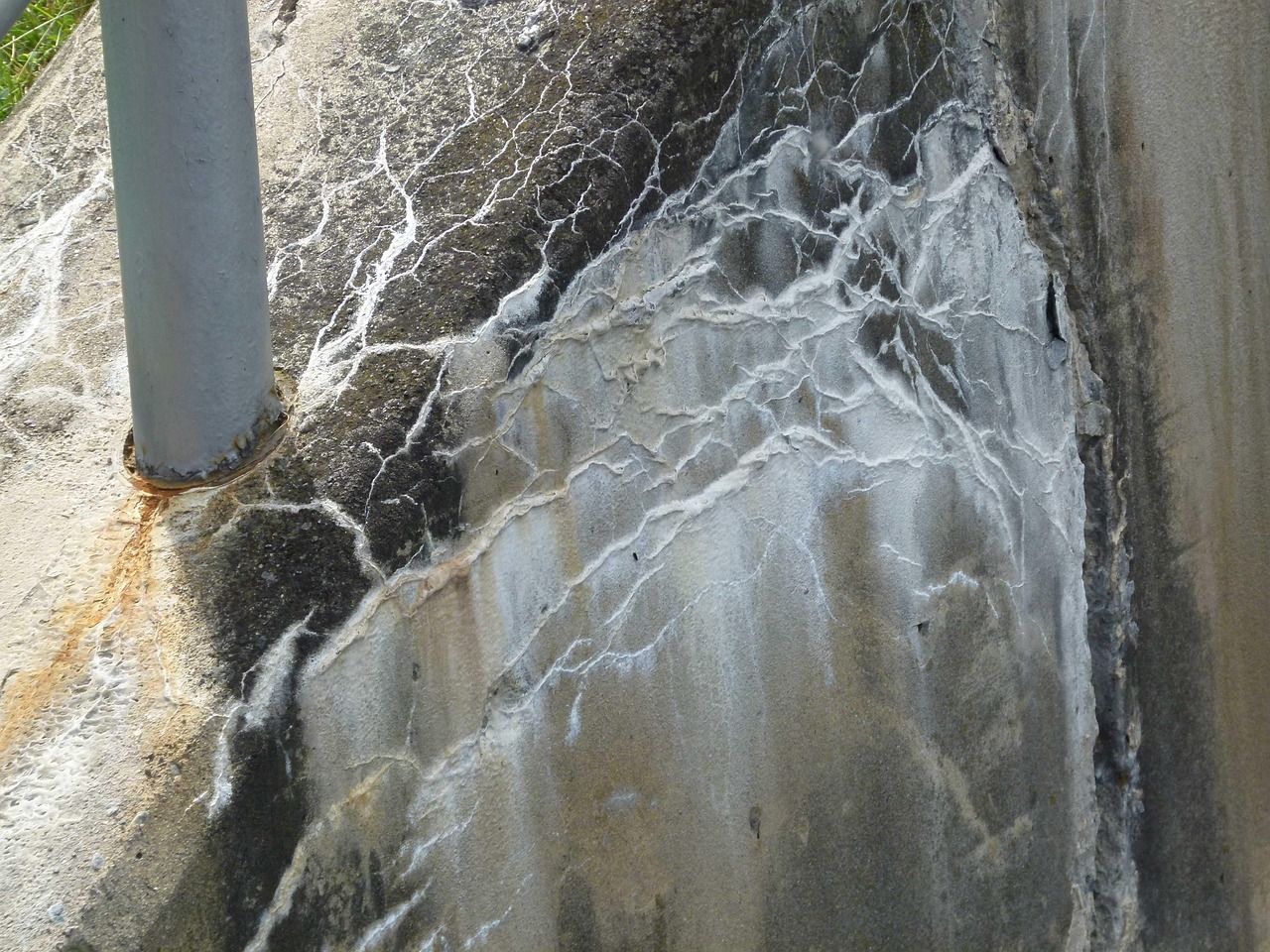 水泥墻體裂縫如何修補視頻（水泥墻體裂縫如何修補視頻講解）