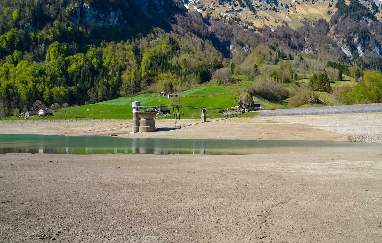 觀山湖防水補漏聯(lián)系電話，觀山湖地面防滑電話