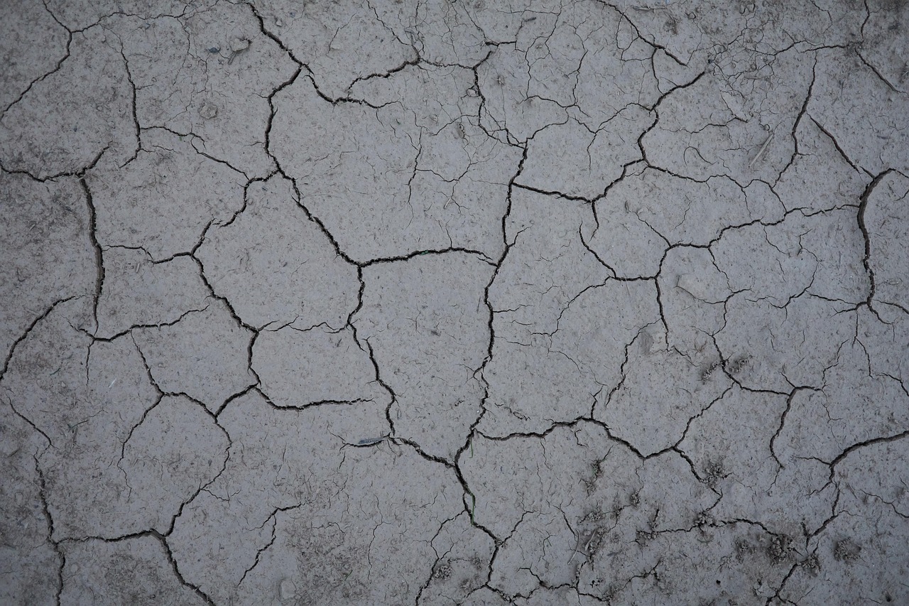 天面裂縫漏水補(bǔ)漏視頻，天面漏水用怎么處理嗎